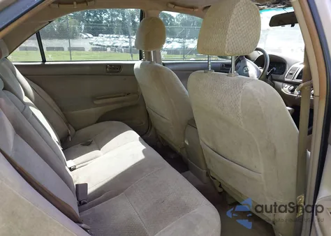 2002 Toyota Camry Le z USA, uszkodzony, nr VIN 4T1BE32K92U092811